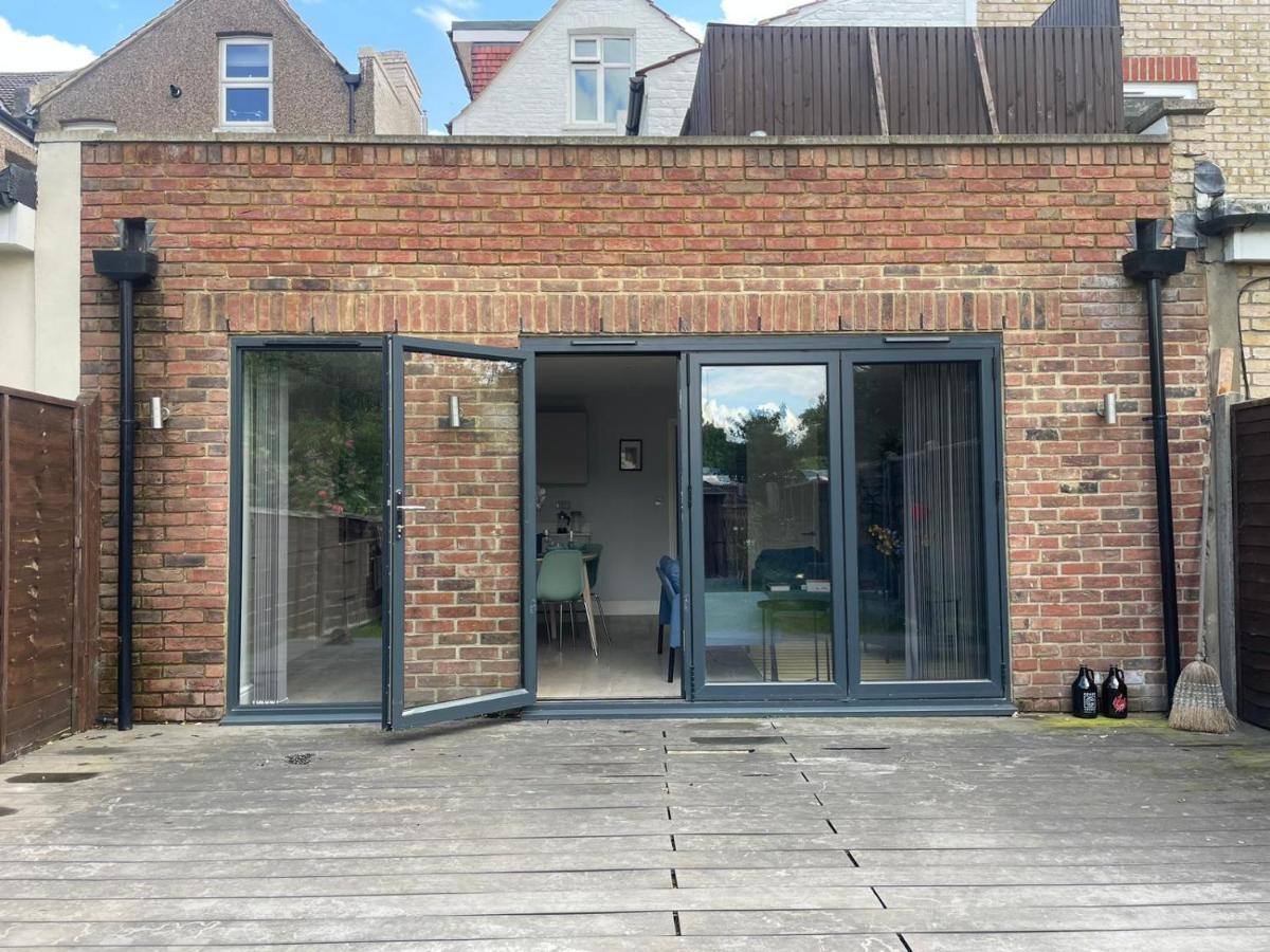 Wonderful 3 Bed Flat With Private Garden In Wimbledon - 1 The Queens Apartman London Kültér fotó