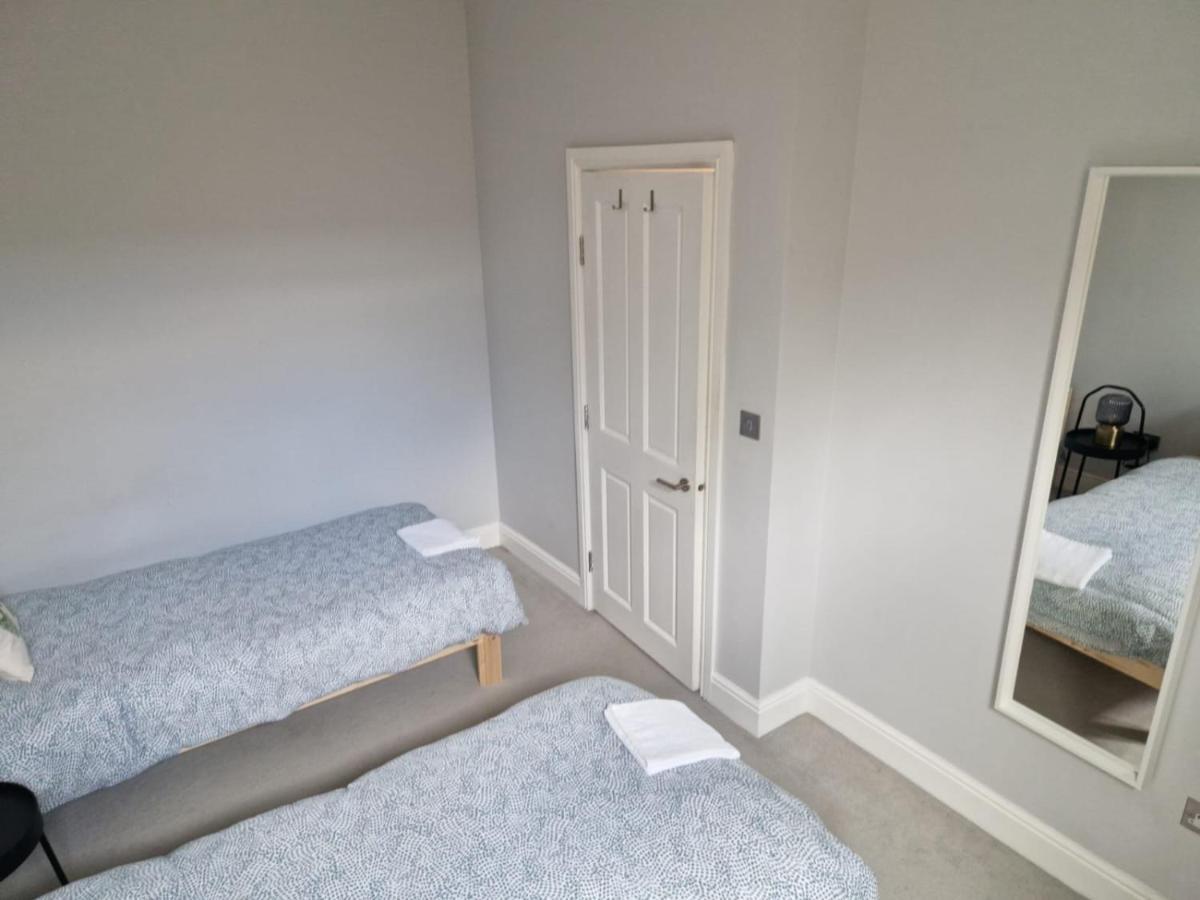 Wonderful 3 Bed Flat With Private Garden In Wimbledon - 1 The Queens Apartman London Kültér fotó
